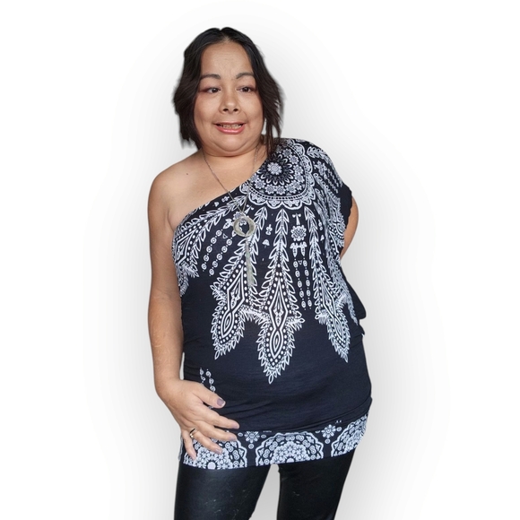 Studio Y Black and White One-Shoulder Tank Top - Picture 4 of 14